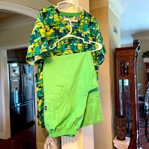 Women scrub outfit bottoms tafford XL Carheart top 2X no stains tears rips